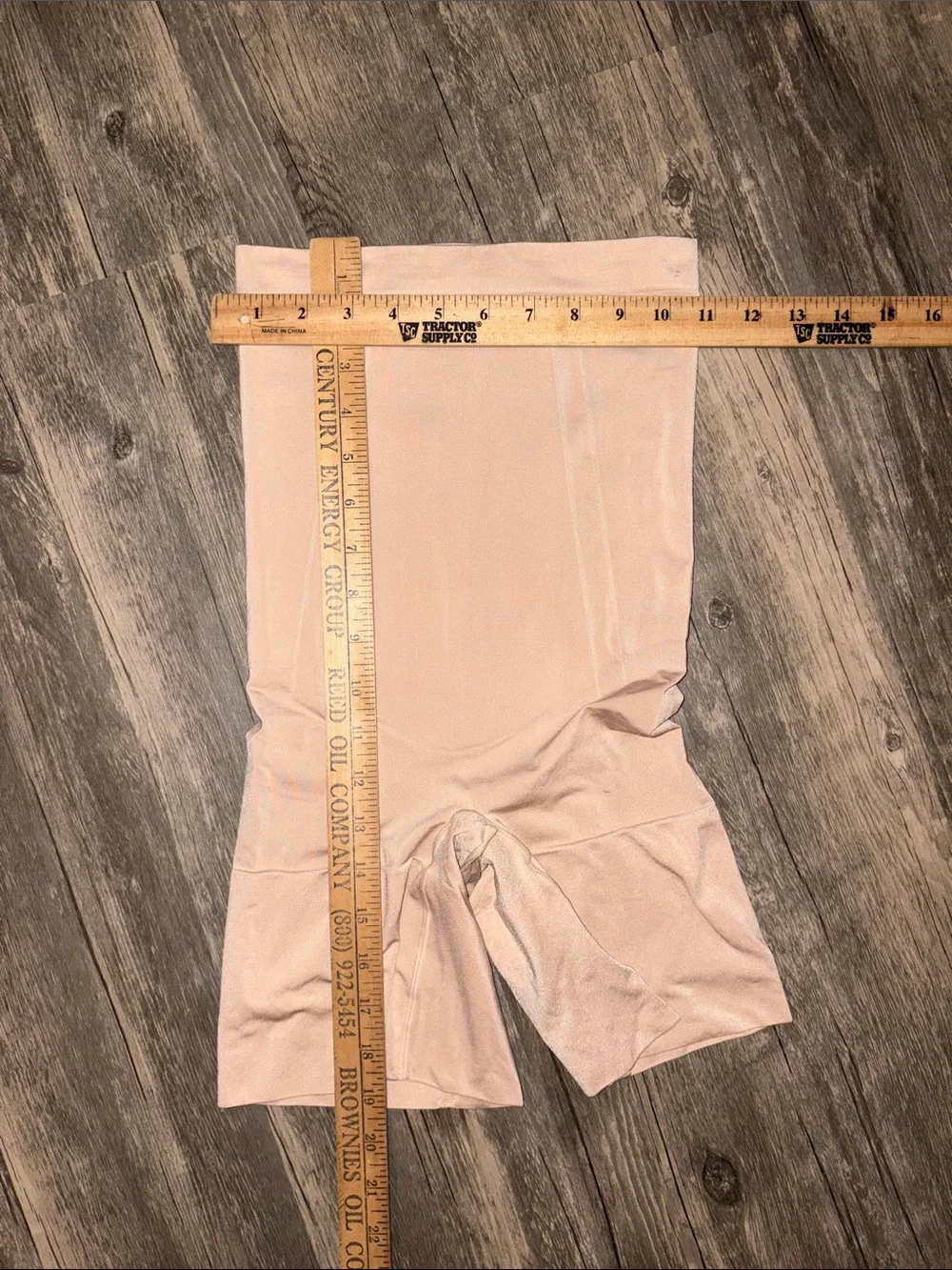 SPANX medium High-Waisted Mid-Thigh Short NWOT